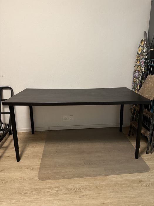 Czarne biurko IKEA 150x75 cm z regulowanymi nogami