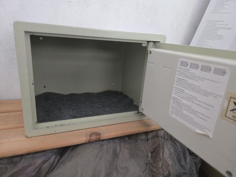 Sejf masywny na kod elektroniczny