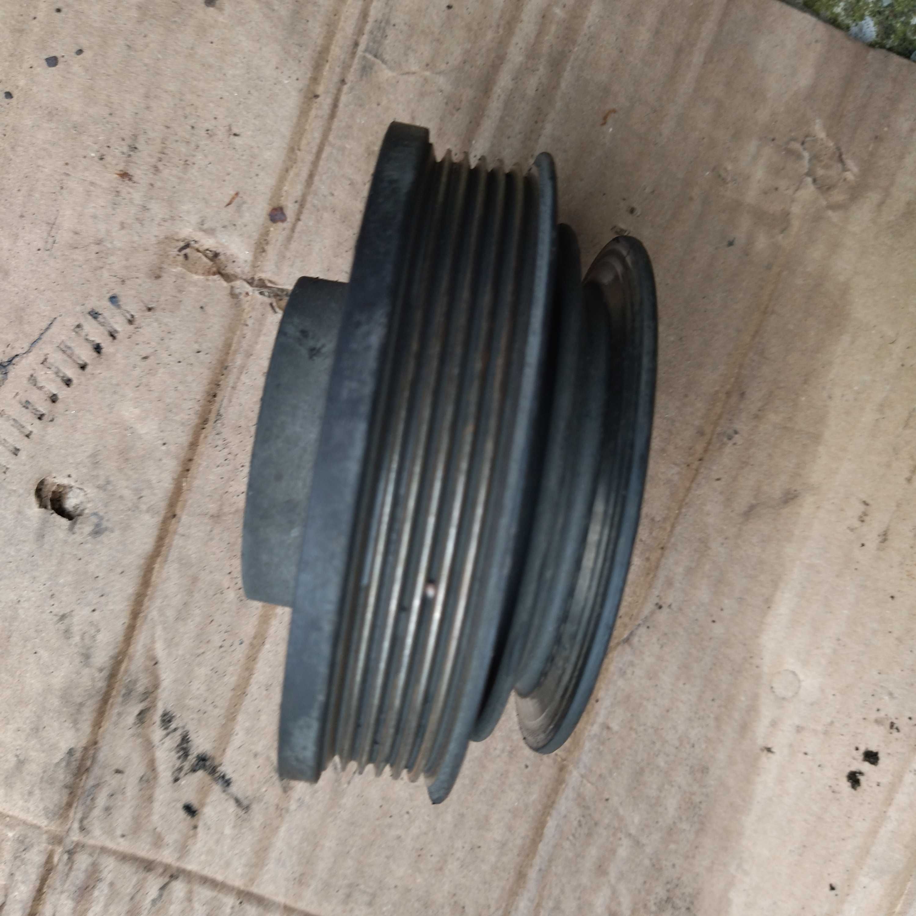 koło pasowe 03710`5243b wał  03725`3041AE  vw golf 2.0 16v ABF