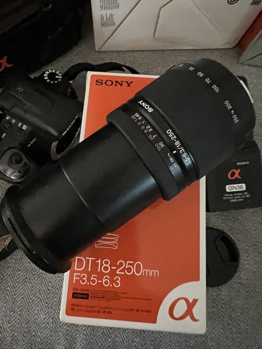 Máquina fotográfica DSRL Sony Alpha a350 Lente 18-250mm c/ extras