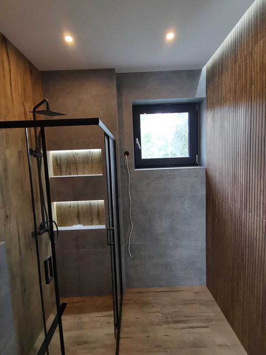 oferuje usługi remontowo wykończeniowe  mieszkań i domów