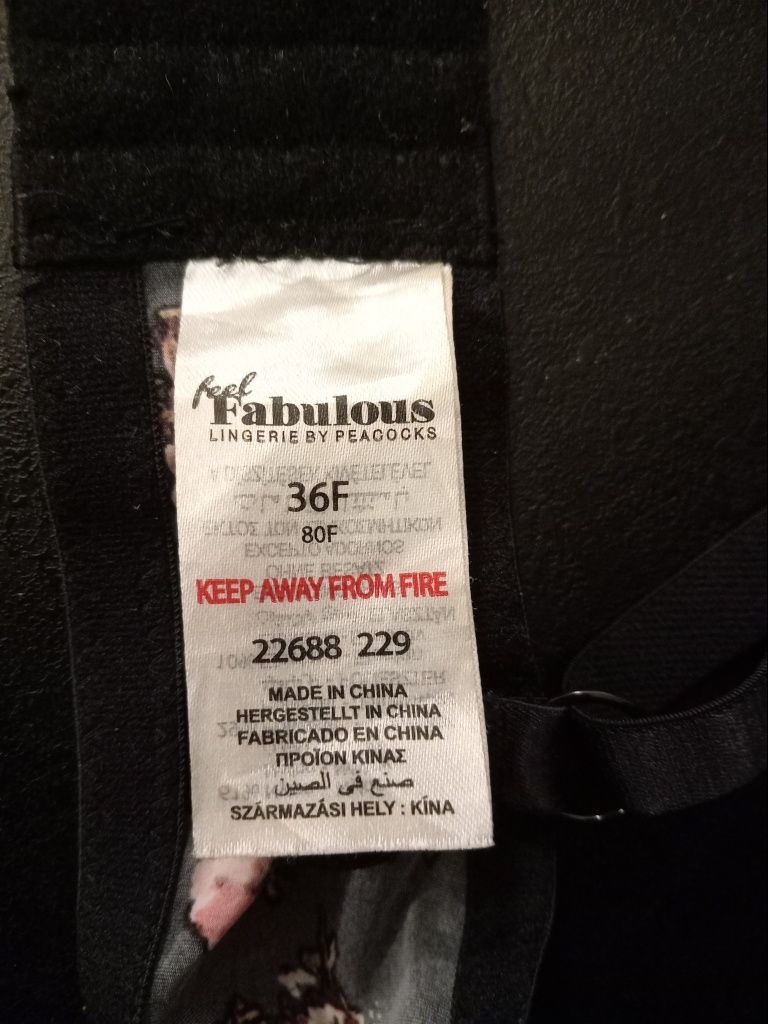 80 F biustonosz z fiszbinami push up. Kolor czarny z kwiatkami.