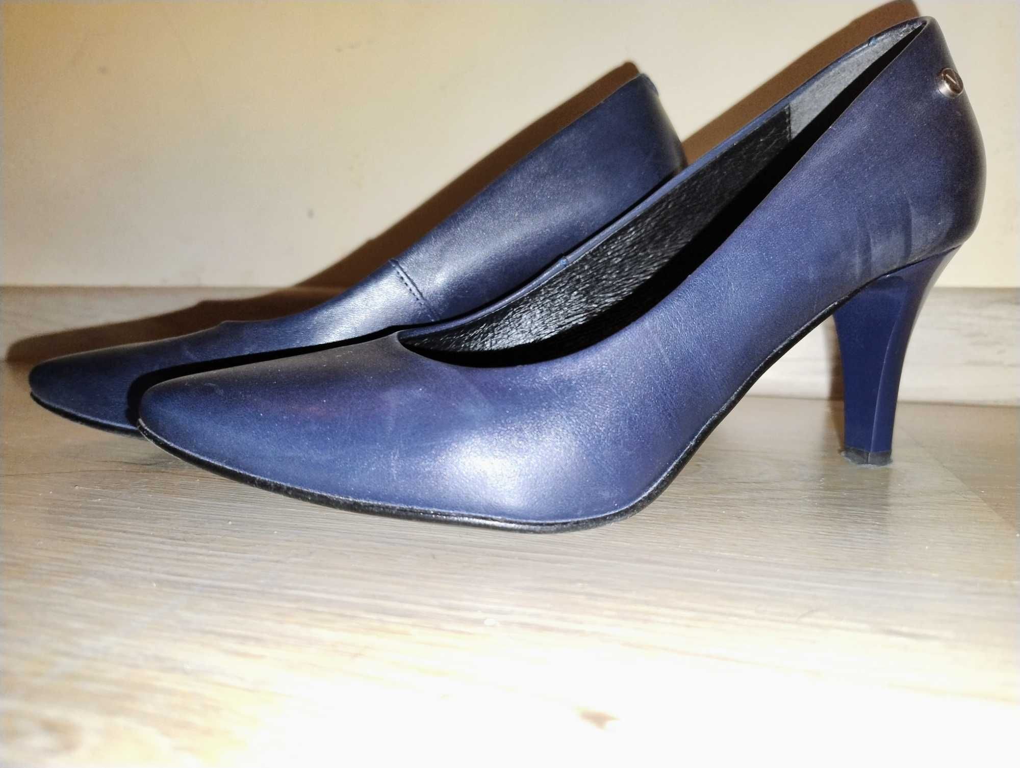 Buty,szpilki Venezia 37 granatowe