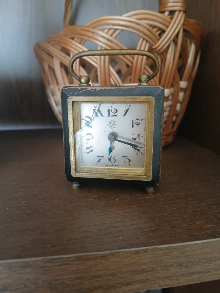 Zegar zabytkowy budzik