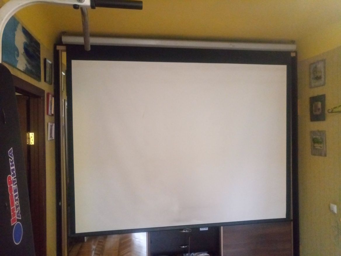 Екран потолочний, довжина не менше 2,5 м