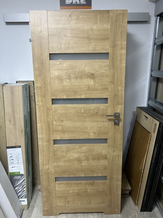 Sprzedam drzwi z ościeżnicą z ekspozycji