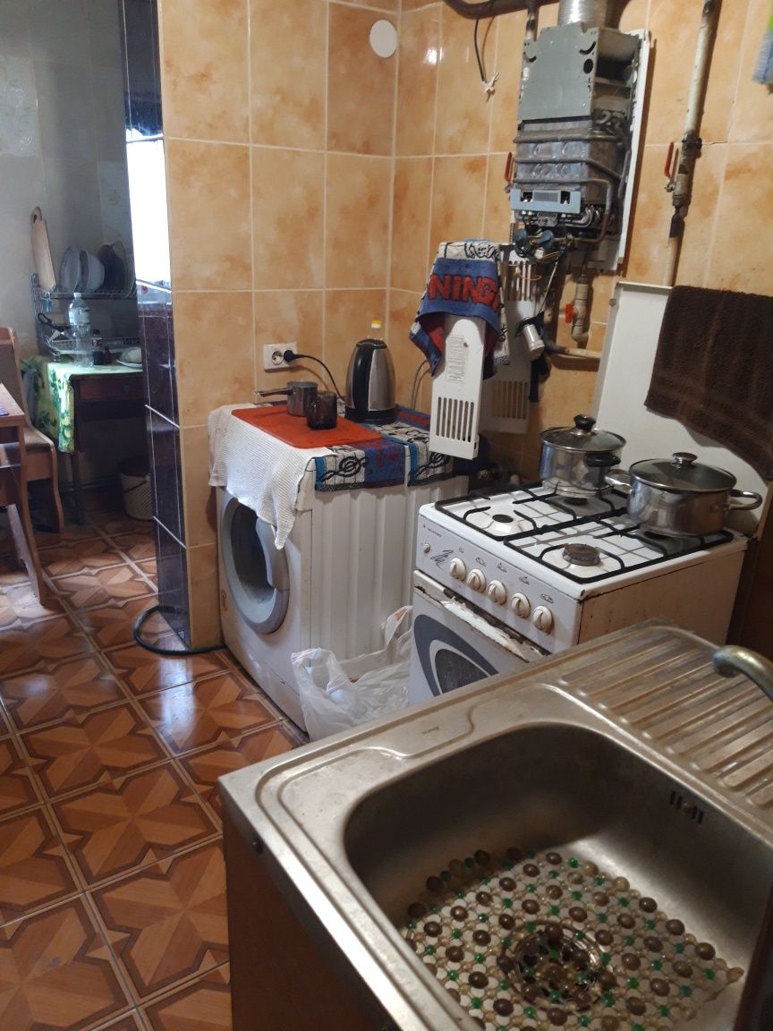 Продаётся домовладение, два дома, гараж, большой земельный участок