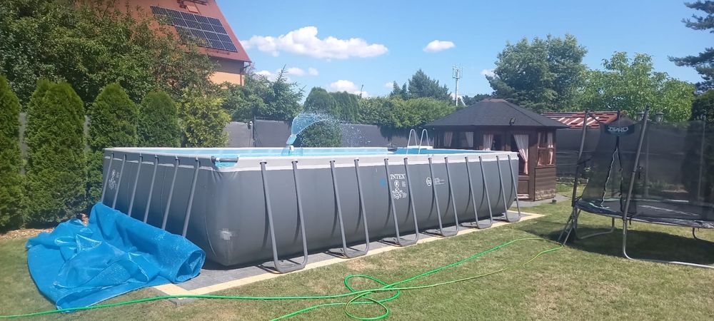 Basen ogrodowy firmy Intex 7.32m x 3.66m x 1.32m.