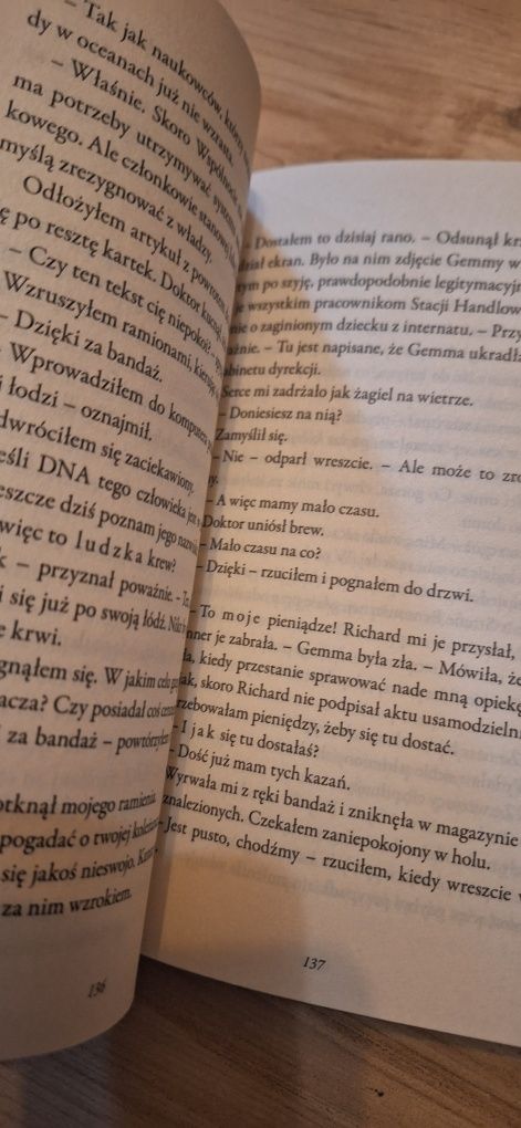 Cykl Podwodny Świat: "Mroczny Dar" i "Osada"