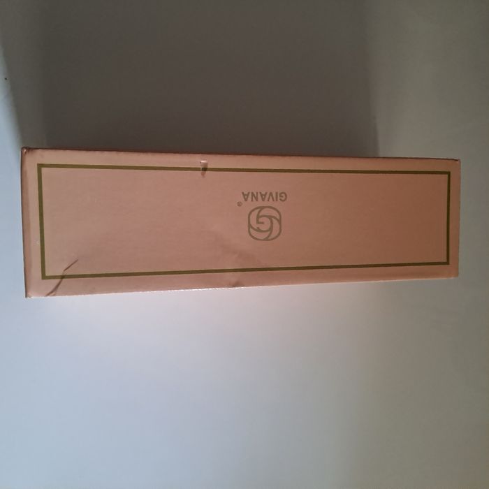 Sandálias com dourados