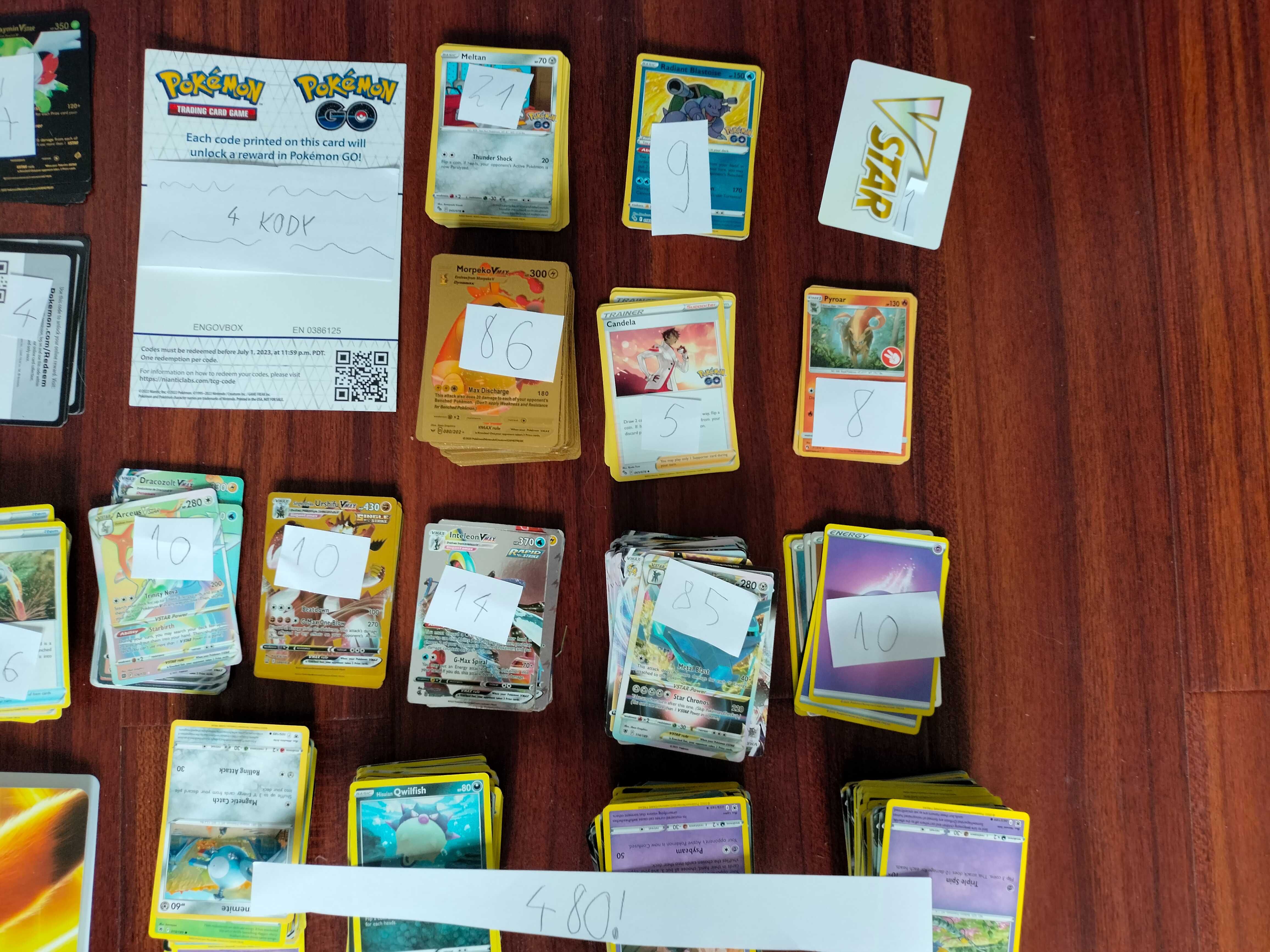 Sprzedam różne karty PoKeMoN około 800szt.