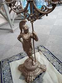 Posąg Rzymianina świecznik.