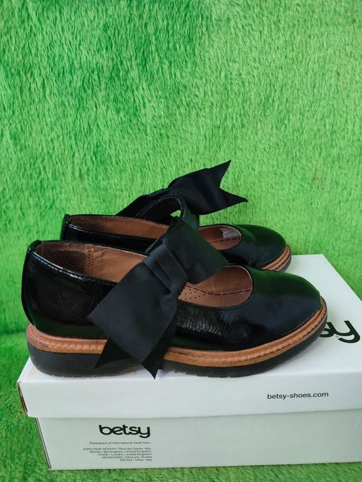 Туфлі, черевики, мокасіни