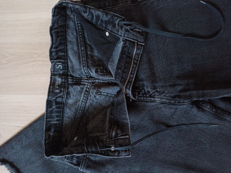 Spodnie dżinsowe czarne z szerszą nogawką