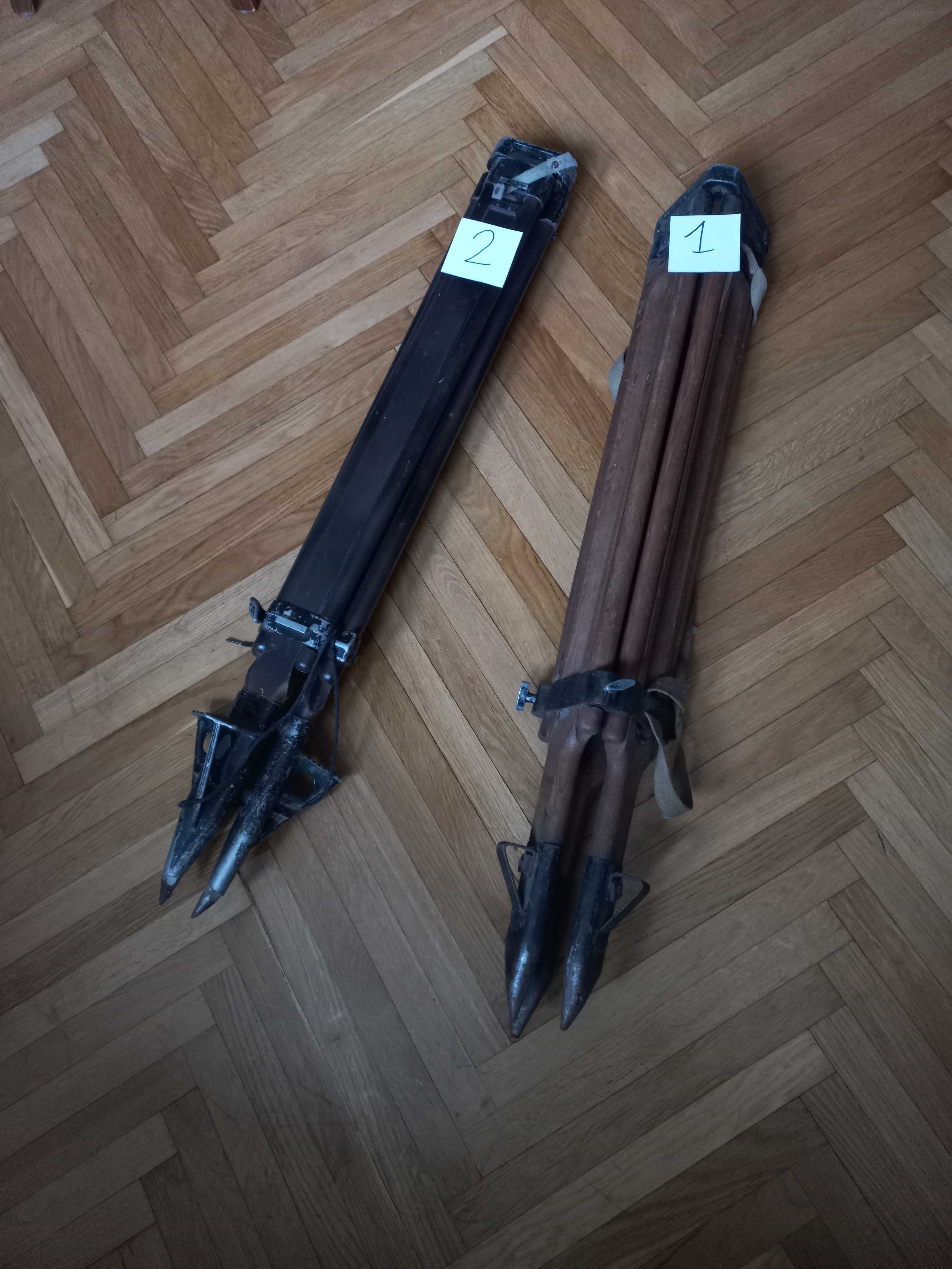 Statywy geodezyjne pod niwelator (dwa).