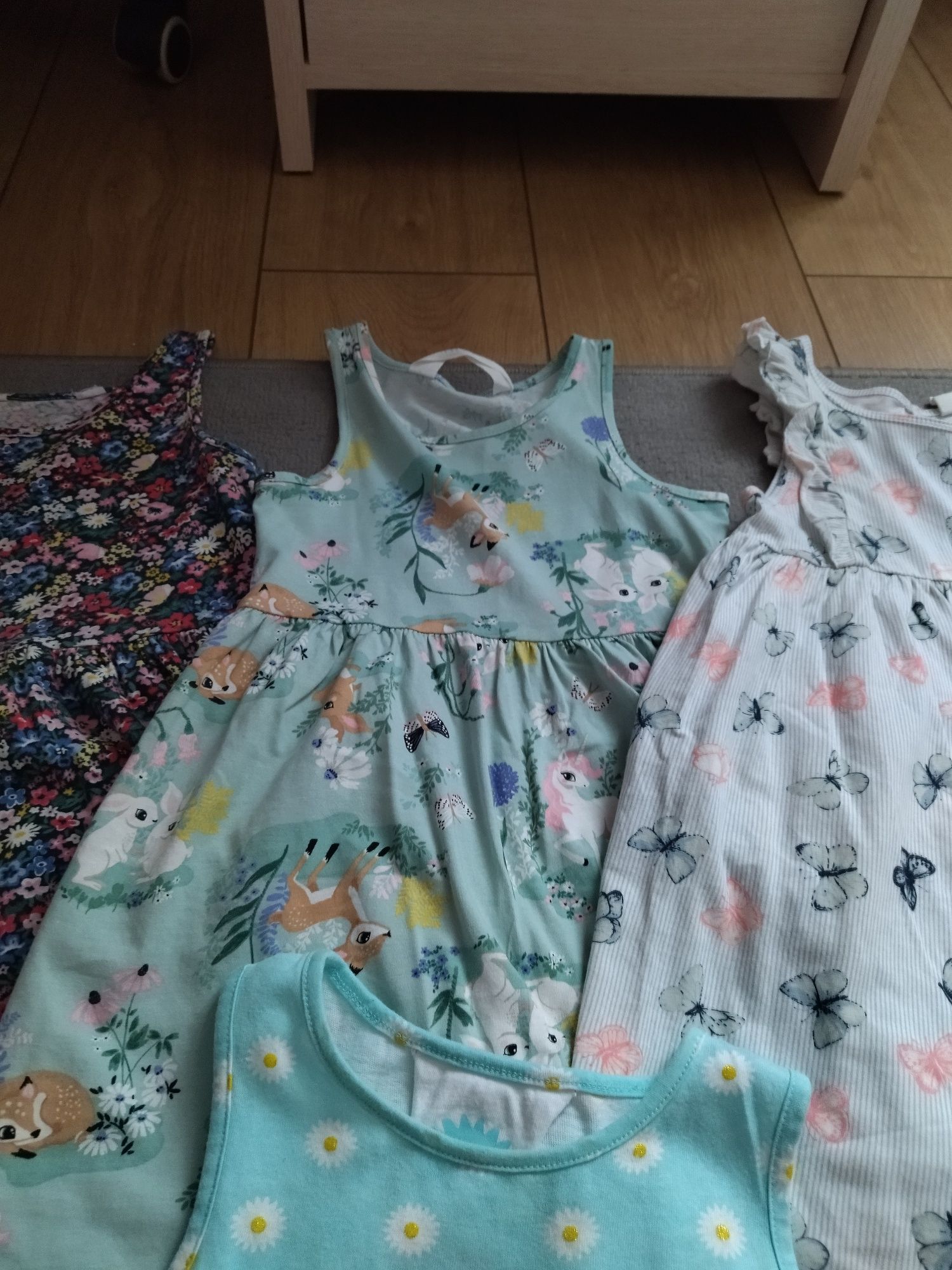Zestaw 5 sukienek h &m w r. 104