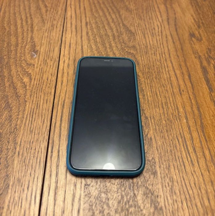 iPhone 11 64bg uszkodzony