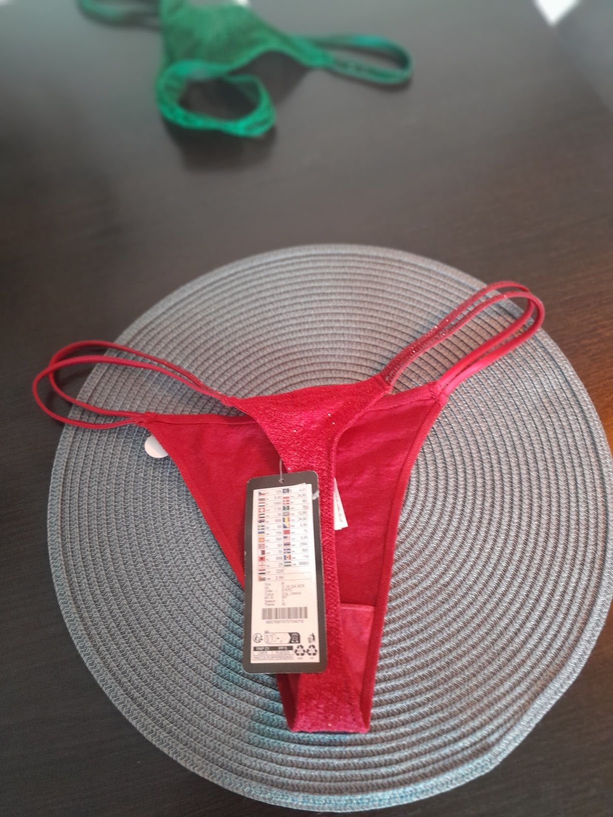 Piękne stringi błyszczące rozmiar m/l Nowe!
