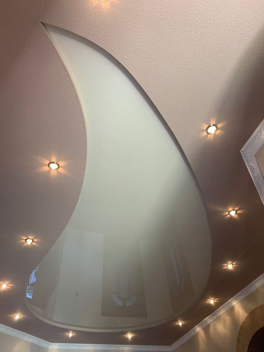 Натяжні стелі на будьякий смак.