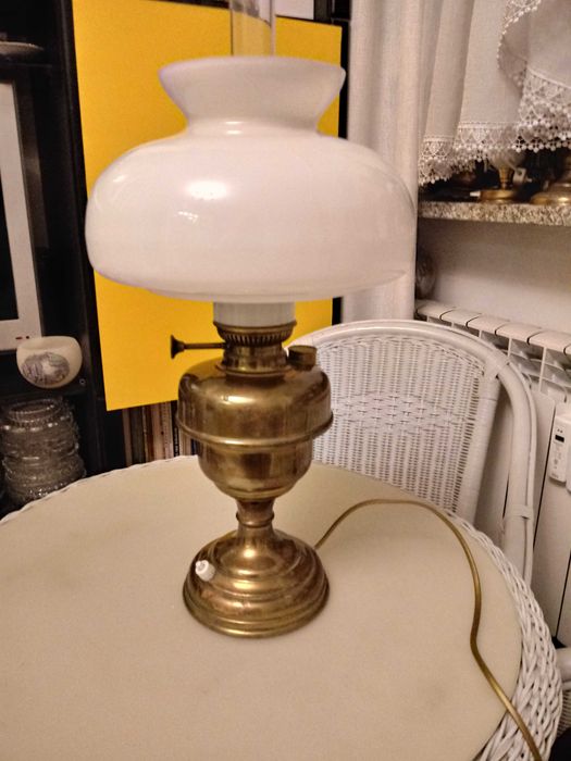Duże lampy retro stołowo - gabinetowe a'la naftowe
