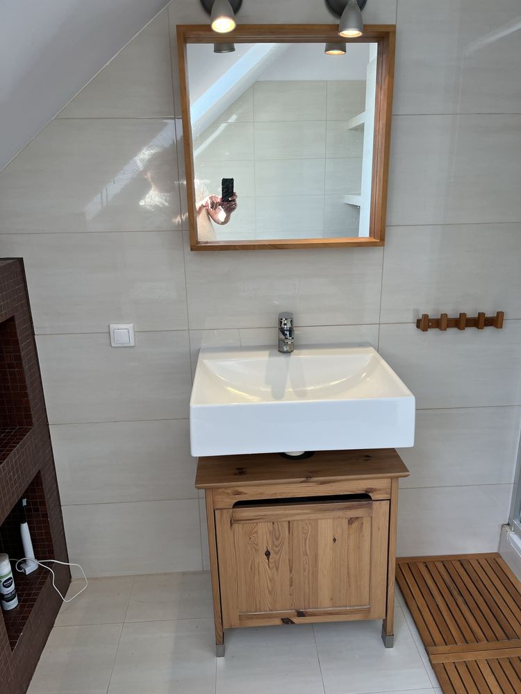 Zlew łazienkowy, bidet muszla klozetowa.