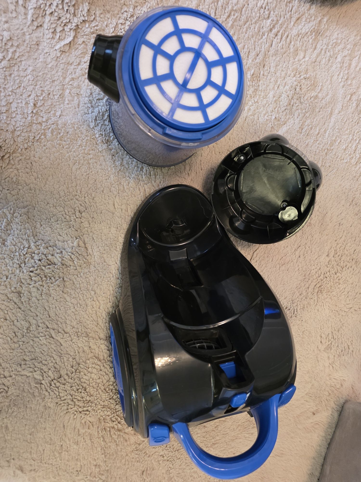 Пылесос GRUNHELT 1600w + 1