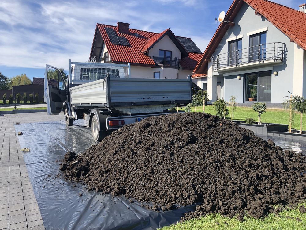 Ziemia ogrodowa, czarnoziem humus kompost warzywa rośliny przesiewana
