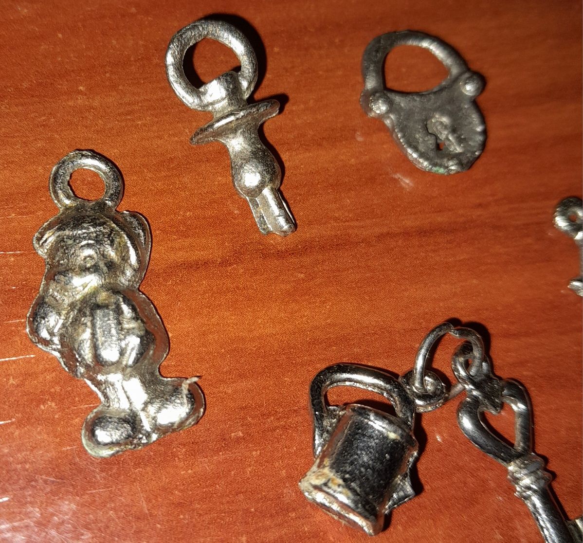 5 pequenos pendentes vintage