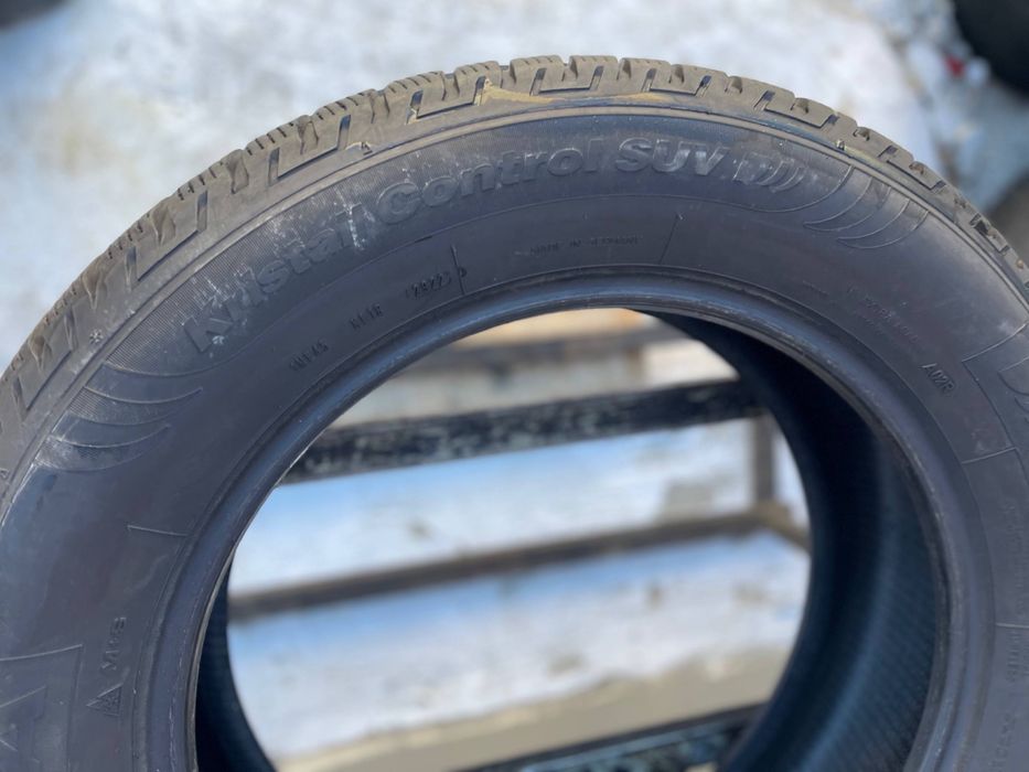 Шини 235/60 r18 зима 22 рік