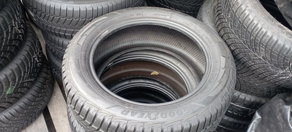 Goodyear 225 55 r17 4шт 2шт шини зимові б'у резина з Європи