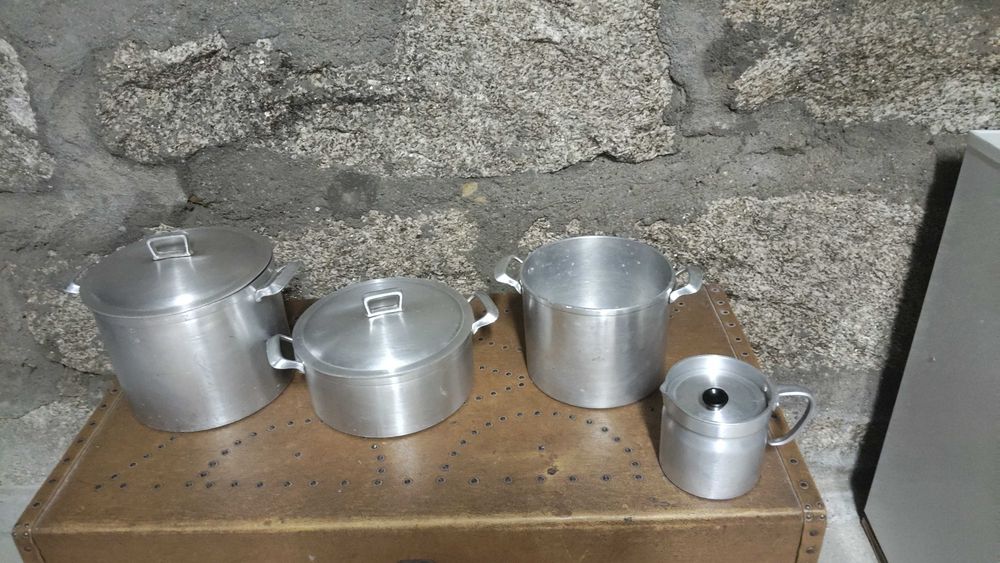 Conjunto panelas/ Tachos ferro fundido.