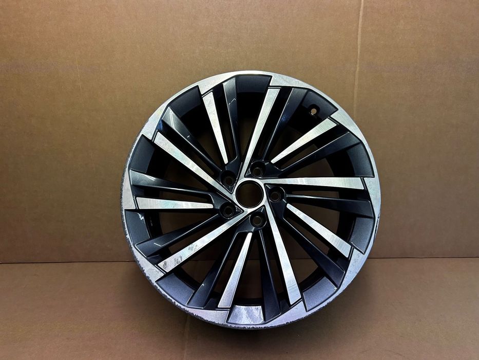 FELGA ALUMINIOWA SKODA 8X19 5X112  ET44 3P0601025