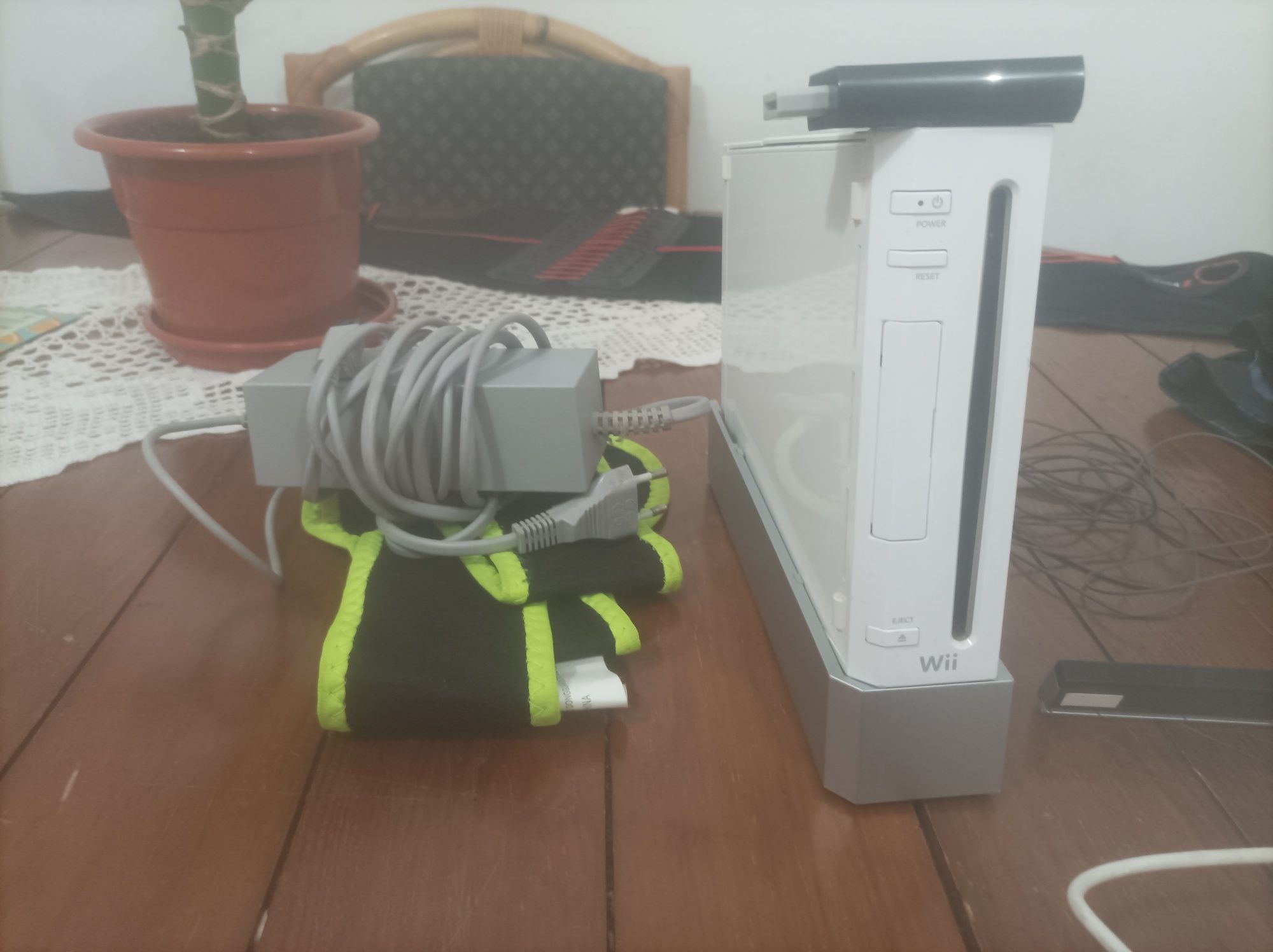 Wii com jogos e comandos