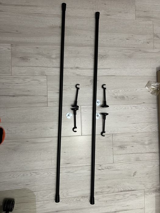 2 karnisze czarne - 123 cm