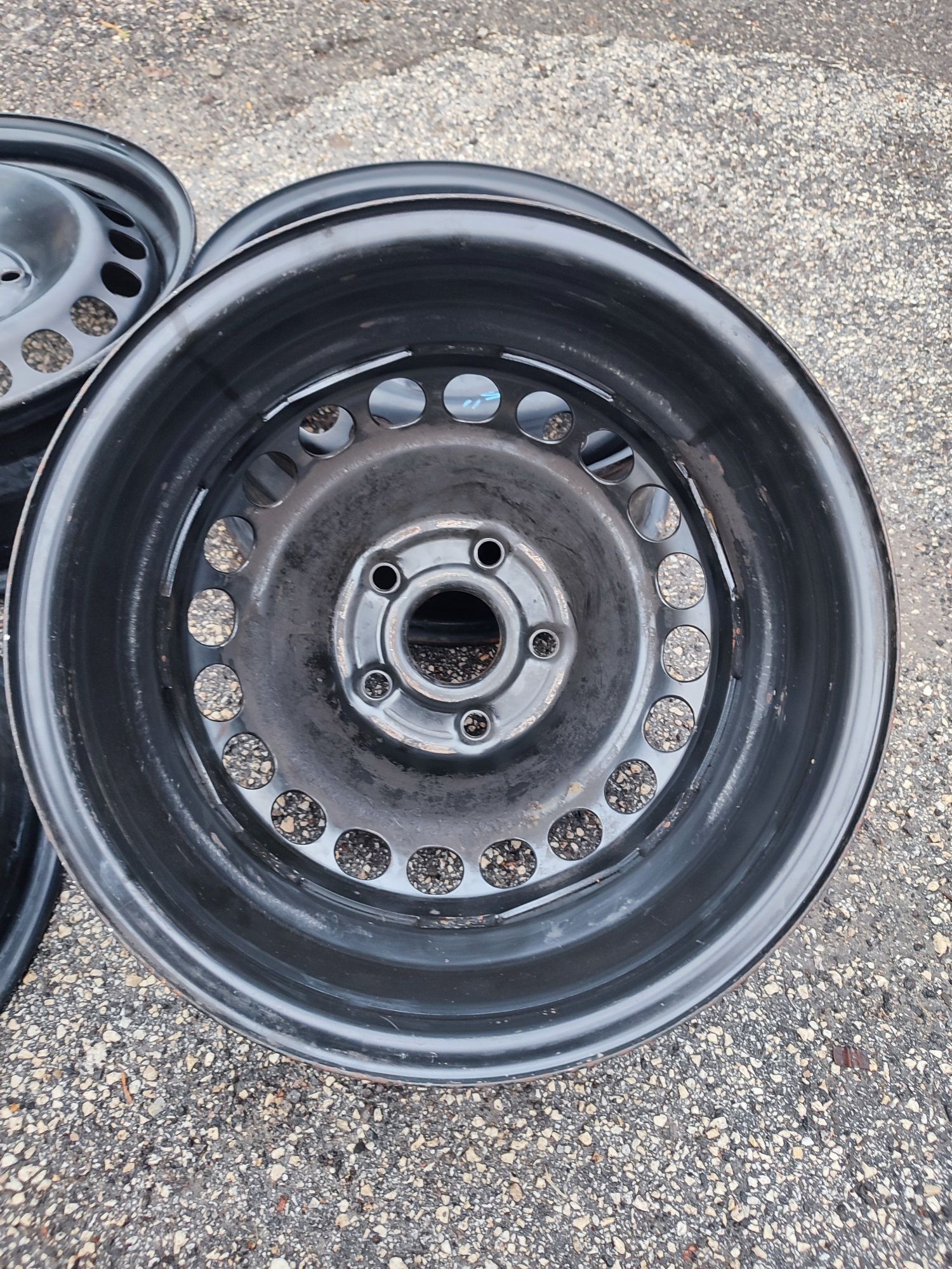 Komplet felg stalowych do Audi VW 15cali 5x112 6J et45 Osadzenie 57.1