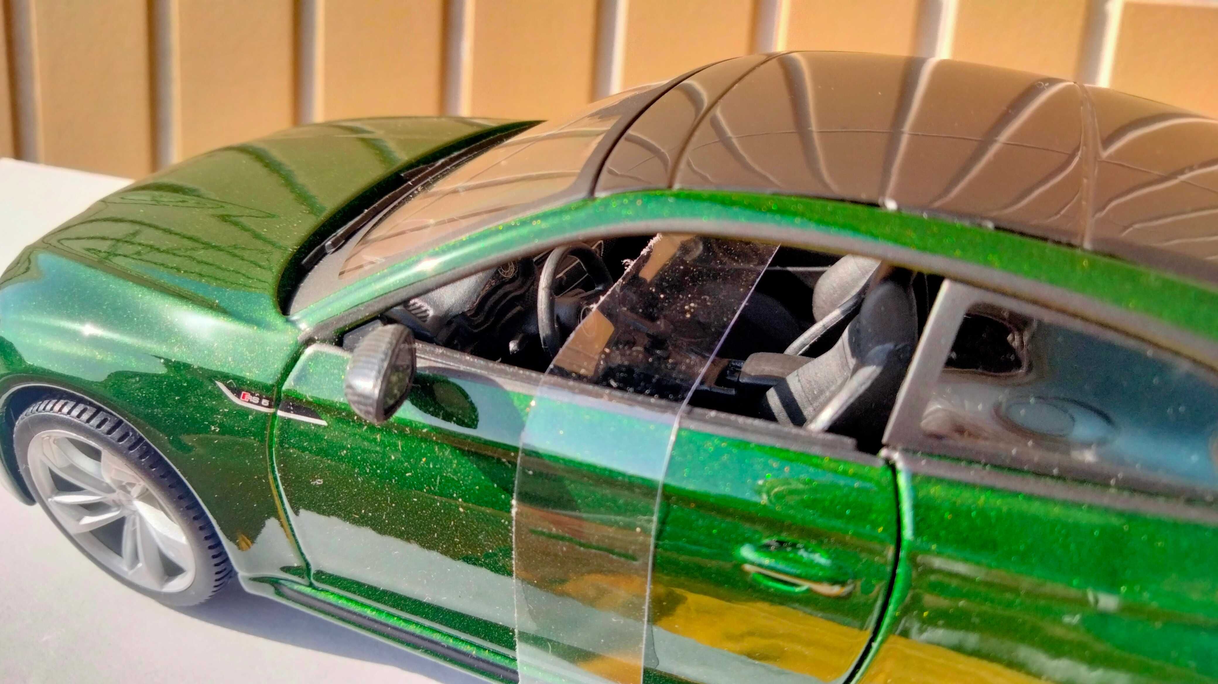 Audi RS5 Coupé (1:24)