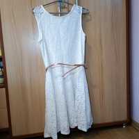 Sukienka dziewczęca biała koronkowa z paskiem błyszczącym