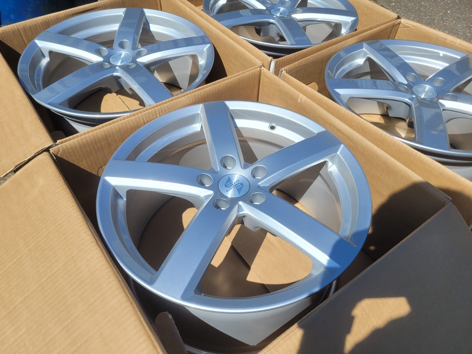 Felgi aluminiowe 5x112 8j 38 9j et 49 18" przód tył.