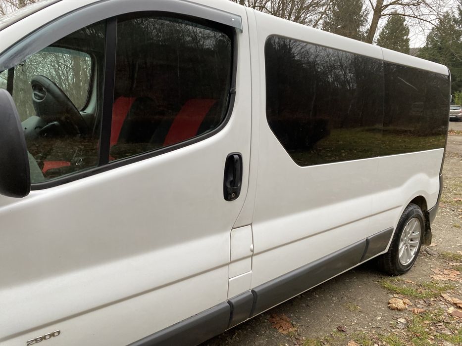 Opel Vivaro 2004 рік 1.9 довга база