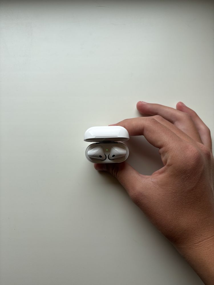 продам наушники AirPods 2