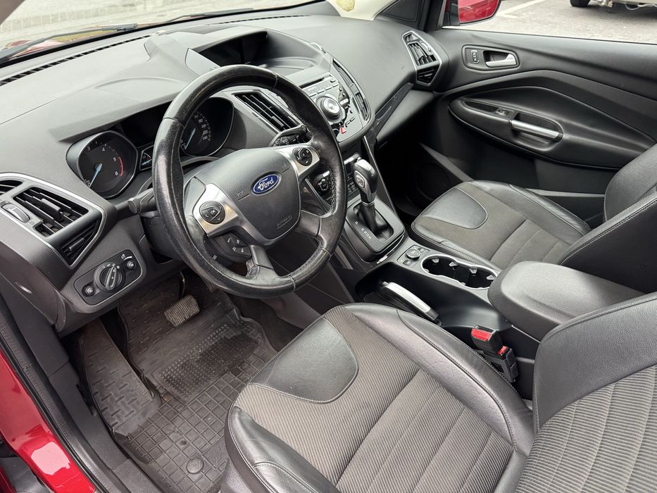 Продаєтся Ford Kuga 2015 року