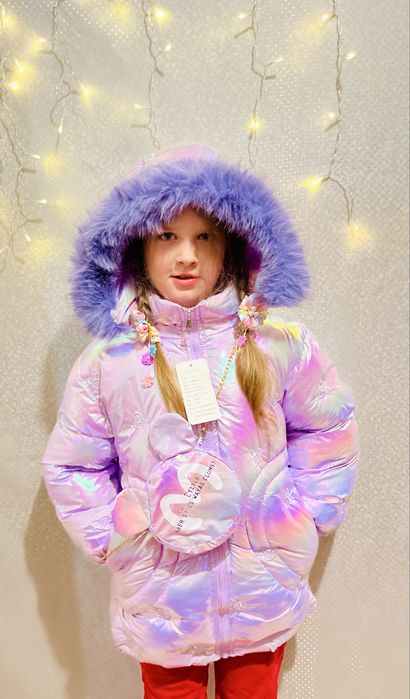 Зимова фіолетова куртка з сумочкою для дівчинки.