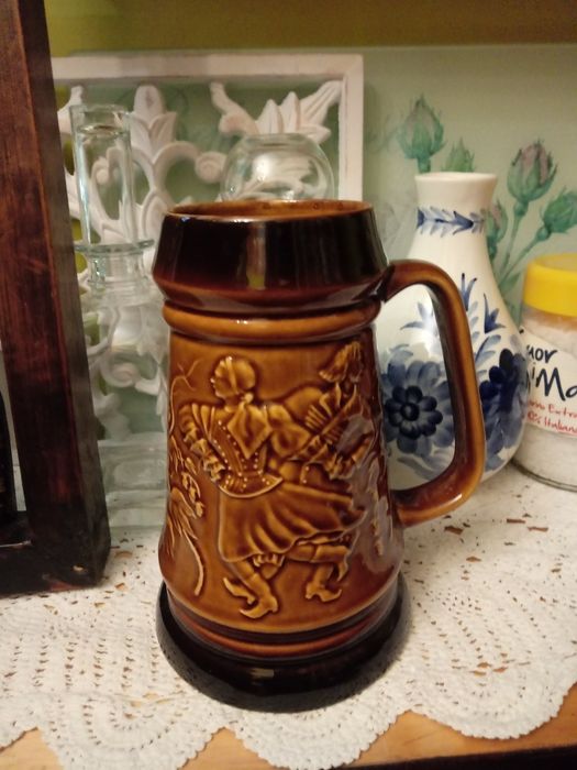 Kufel ceramiczny z okresu PRL; 20,5cm wysokości