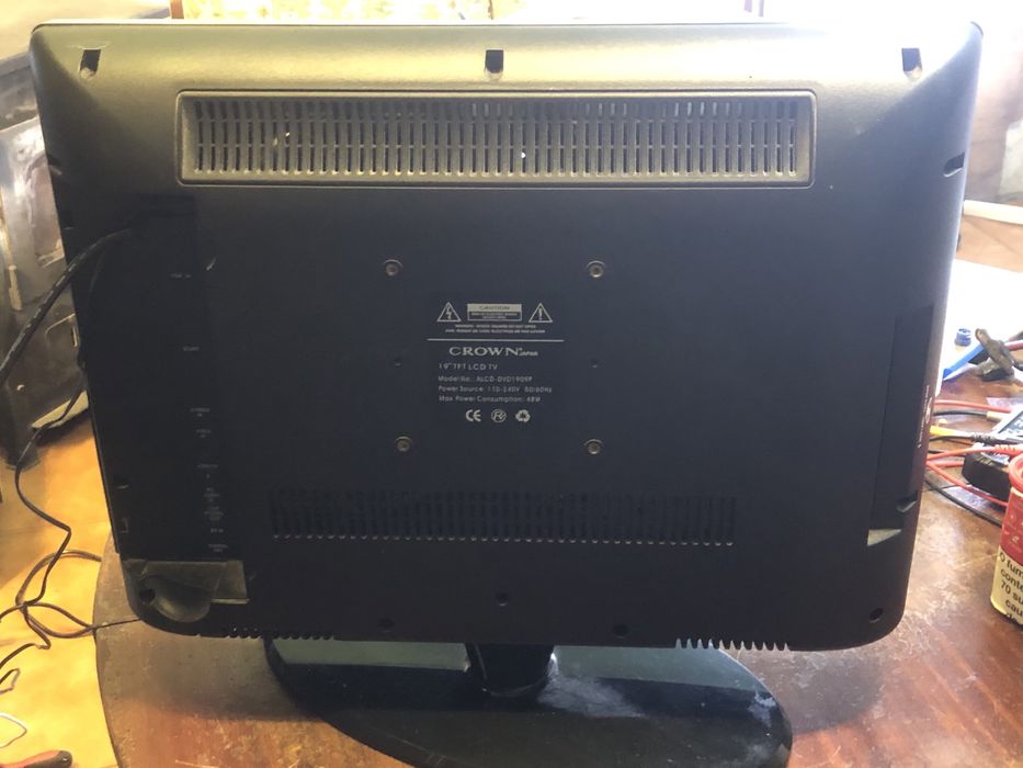 TV Crown Japan 19” com DVD e Fonte 12V