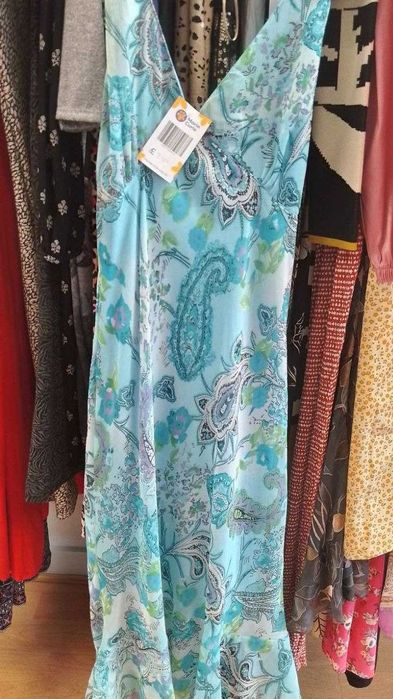 Шифонова блакитна міді сукні в квітковий принт в білизняному стилі