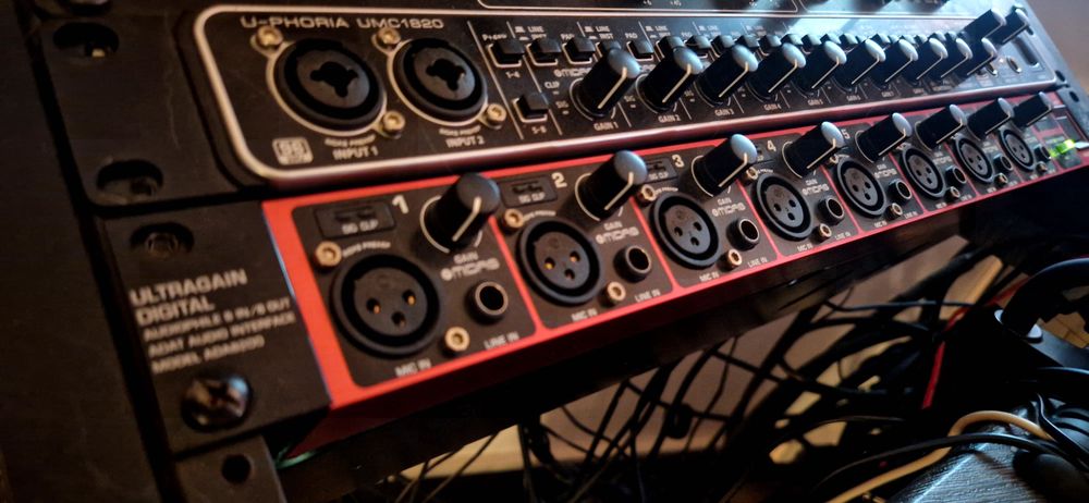 Behringer UMC1820 Cabo USB, Caixa e Carregador
