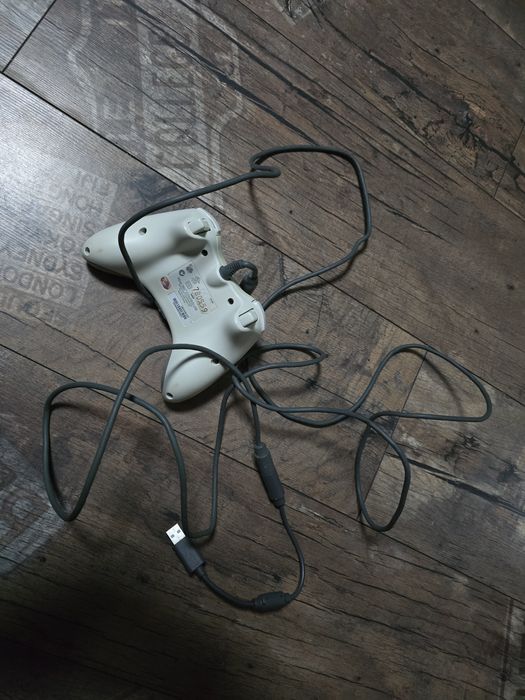 Pad Official Przewodowy Xbox 360 do sterowania kierownicy x360 joystic