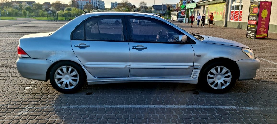 Mitsubishi Lancer 1,6 автомат