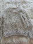 Elegancki sweter ze złotą nitka plus sweter w kolorze pudrowego różu z