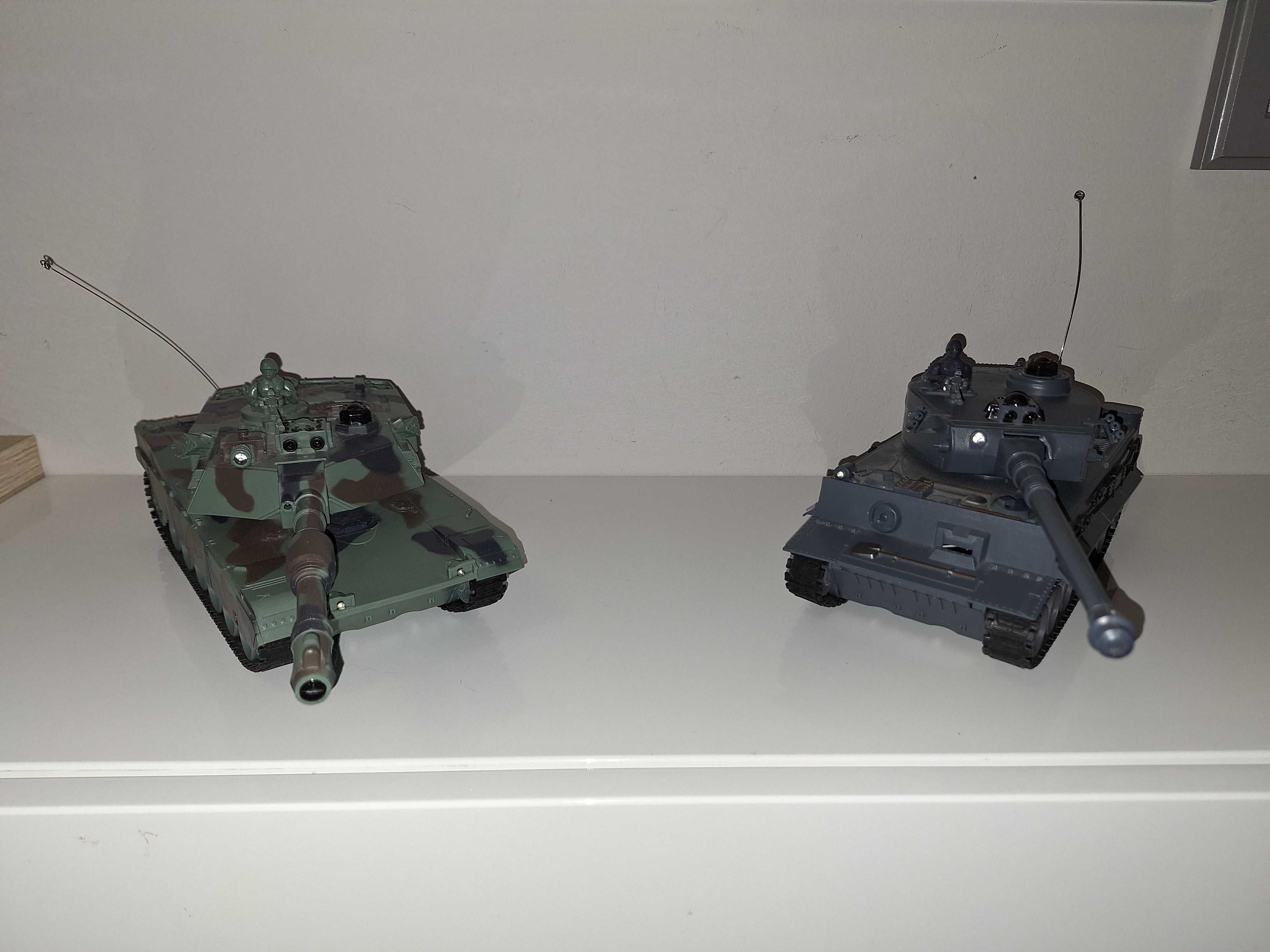 2 czołgi zdalnie sterowane Dromader, bitwa pancerna, oryginały